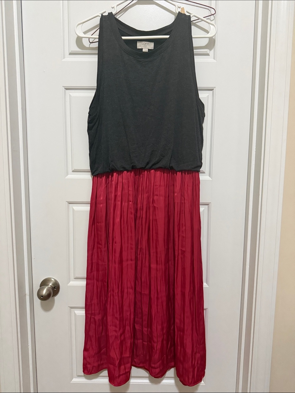LOFT heathered Black Tank with dark pink crinkle Skirt Dress